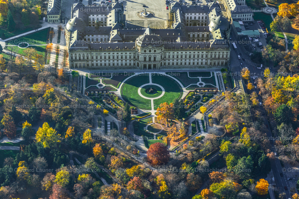 3651182 | Würzburger Residenz ist ein barocker Schlossbau am Rande der Innenstadt von Würzburg, der 1720 begonnen wurde und bis 1744 vollendet war.