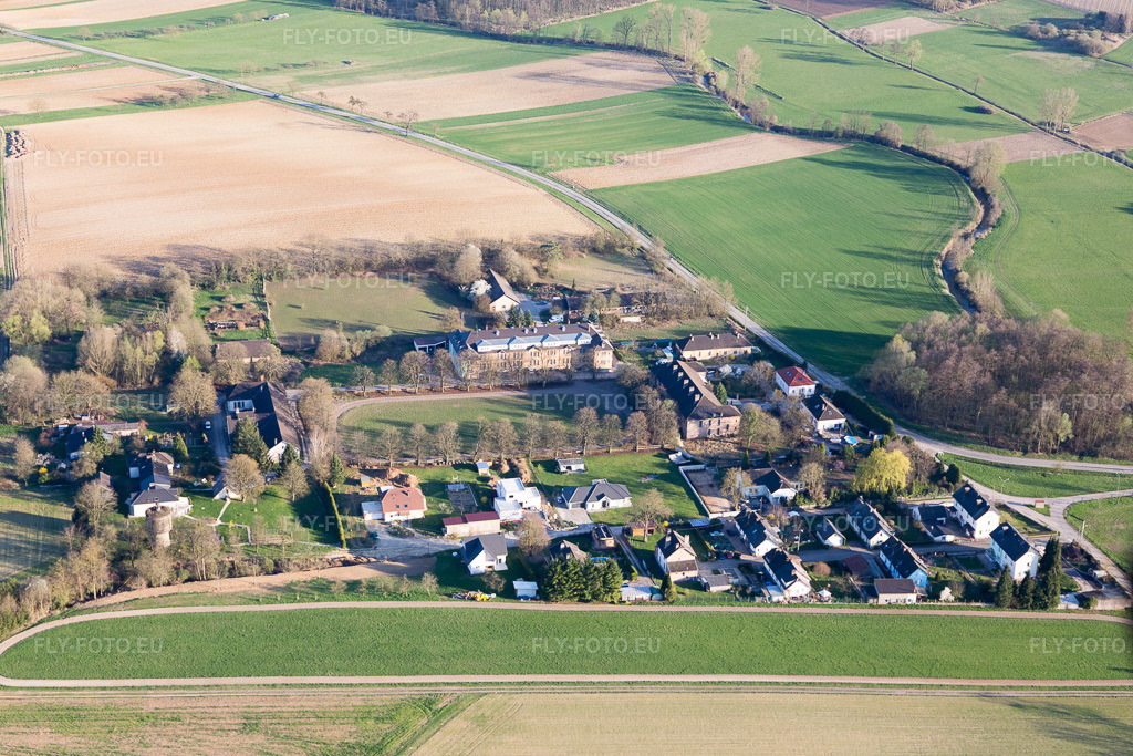 Vue aérienne: Cité des Cadres Camp à Oberrœdern dans le département Bas Rhin, France – .Photo: IMG_097796.jpg prise le 27/03/2017 par Werner Riehm/FLY-FOTO.eu – Résolution de l'original: 5472 x 3648 px