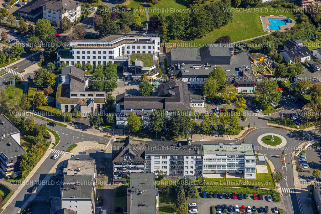 Finnentrop230908638 | Luftbild, Rathaus, Polizeiwache, Erlebnisbad Finto und Kinderbecken, Am Markt, Finnentrop, Sauerland, Nordrhein-Westfalen, Deutschland