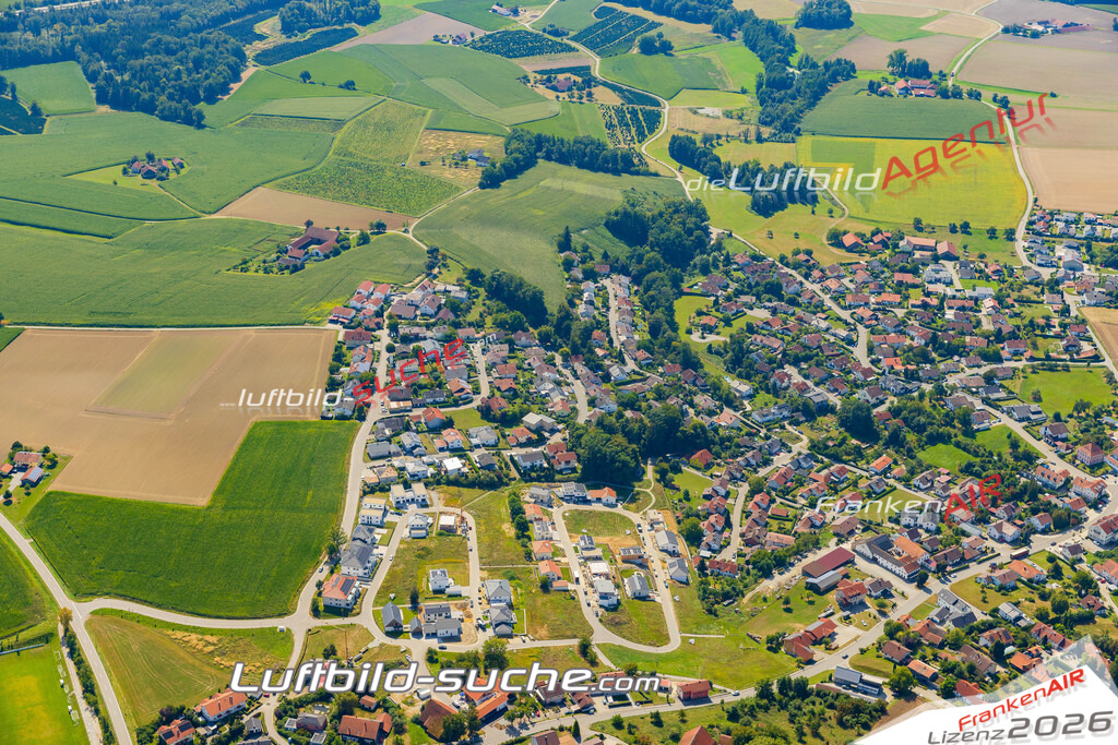 Schöne Luftaufnahme als Geschenk in Neukirchen am Inn Neuburg am Inn - Die Luftbildaufnahme wurde 2025 vom UL-Flugzeug heraus erstellt ( keine Drohne ) - Hochauflösende Luftaufnahme -Nicht vergleichbar mit Google Maps oder Satelittenbilder- Die Geschenkidee !Mit Lizenz und Bildrechte bestellbar
