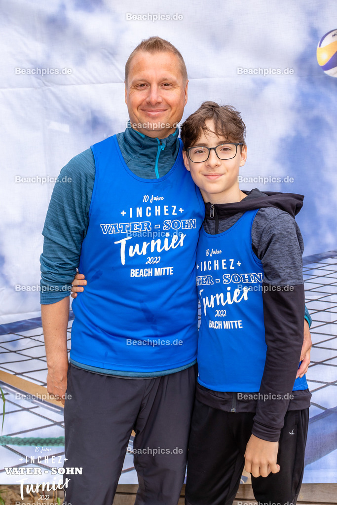 2022-00063178-Vater-Sohn-Turnier-Teamfotos-2 | 26.05.2022; Berlin Foto: Gerold Rebsch - www.beachpics.de