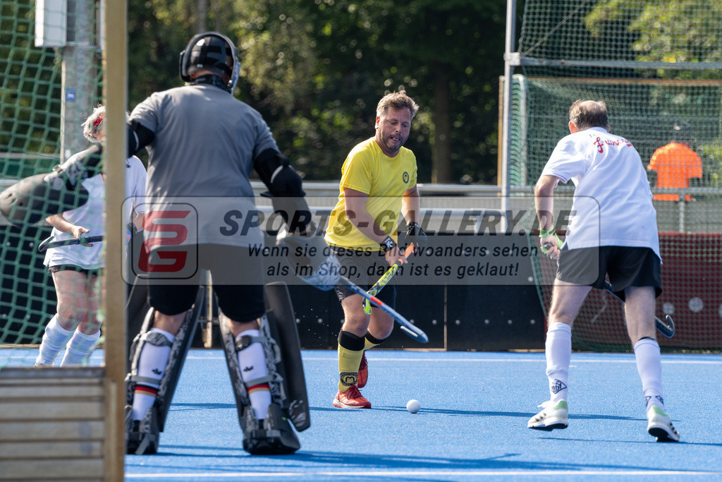 SFE_20240817_0029 | Krefeld, Deutschland, 17.08.2024:  European Cup for Recreational Hockey Players im KTHC Stadion Rot-Weiss Köln Tennis and Hockey Club am 17.08.2024 in Krefeld, Deutschland. (Foto von Stephan Fehrmann)Krefeld, Germany, 17.08.2024: European Cup for Recreational Hockey Players in KTHC Stadion Rot-Weiss Köln Tennis and Hockey Club at 17.08.2024 in Krefeld, Deutschland. (Foto from Stephan Fehrmann)