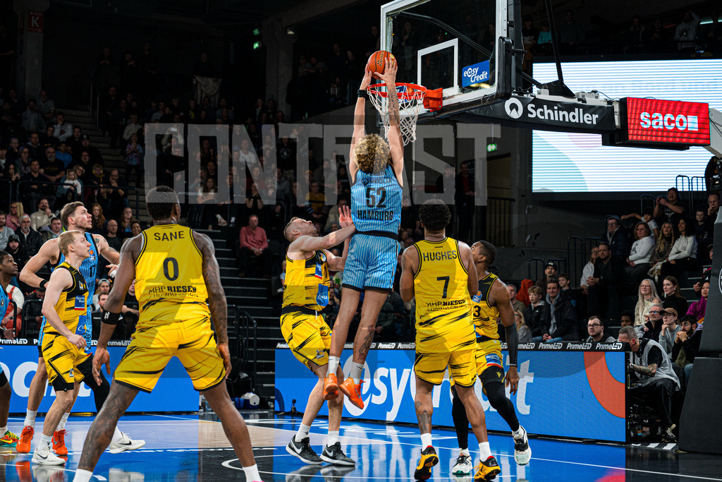 Basketball I Herren I Bundesliga I Saison 2025/2026 I 8. Spieltag I Veolia Towers Hamburg - MHP Riesen Ludwigsburg | CONTRAST ZERØ MEDIA - Realisiert mit Pictrs.com