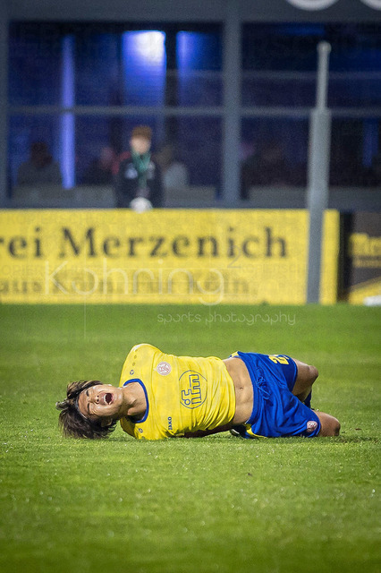 Third Division, FC Viktoria Köln vs Rot-Weiss Essen, 22.03.2026 | KÖLN, GERMANY - MARCH 22: Kaito Mizuta (Rot-Weiss Essen, 24) in pain after getting fouled during the third division match on gameday 30 between FC Viktoria Köln vs Rot-Weiss Essen at Sportpark Höhenberg on March 22, 2026 in Köln, Germany. DFL REGULATIONS PROHIBIT ANY USE OF PHOTOGRAPHS AS IMAGE SEQUENCES AND/OR QUASI-VIDEO.