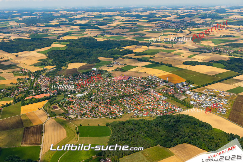 Aktuelles Luftbild von  Wallhausen - Die Luftaufnahme wurde 2022 mittels UL-Flugzeug erstellt ( keine Drohne ) - hochauflösende Kamera-Systeme von  Canon -Beste Qualität - Für grossformatige Ausdrucke geeignet. Die Geschenkidee !