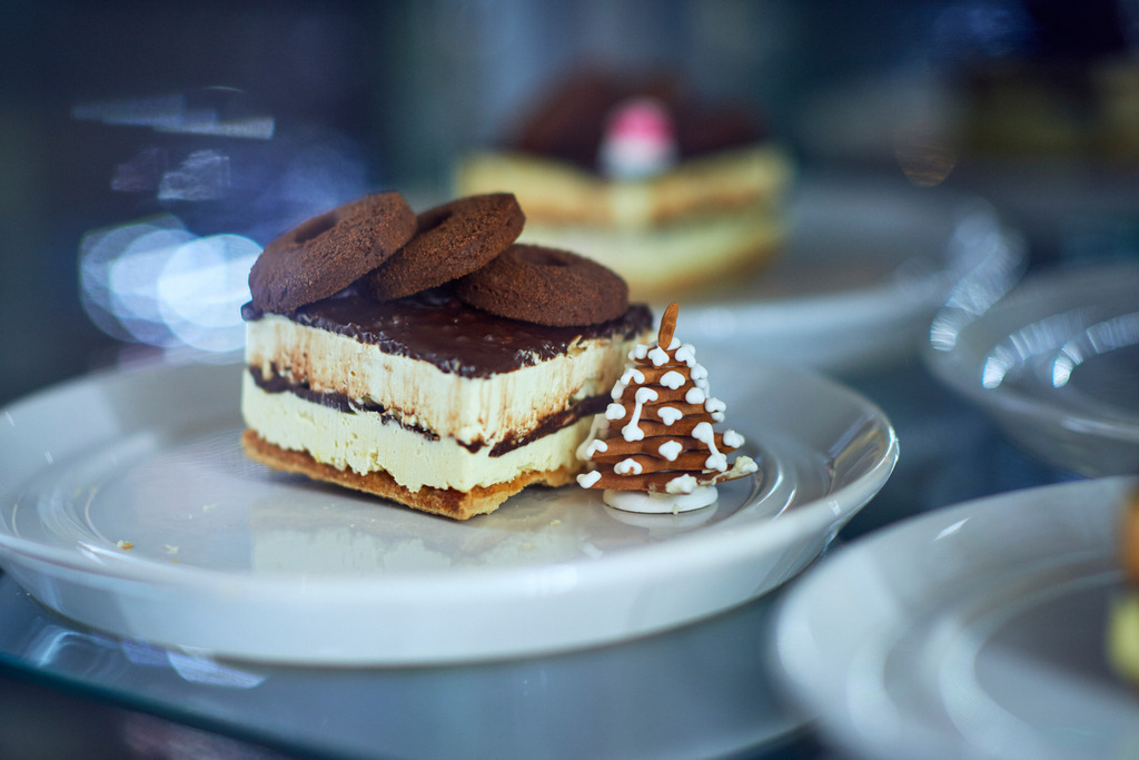 Gelateria la Romana, Torta Golosa Cioccobiscotto | Wien, Austria - December 21, 2017: Gelateria la Romana; Torta Golosa Cioccobiscotto im Kühlraum. - Realisiert mit Pictrs.com