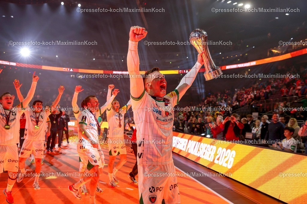 xSSCx19042602052 | 19.04.2026, xsscx, Handball, DHB-Pokal Lidl Final4, Finale, Füchse Berlin - Bergischer HC, Saison 2025 / 2026 Herren, Lanxess Arena, Köln: Die Mannschaft der Füchse Berlin feiert den Sieg im DHB-Pokal, Lasse Andersson (Füchse Berlin #11) Photo: xSandraxScherningxPressefotoKochx