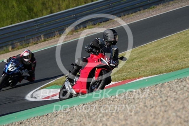 2025_05_13_PBK_21811 | Sportfotografie; SlowMotion; Video; Rennstrecke; Hafeneger; Speer; Racing; RSE; BMW; CBO; Trackday; Motorsportarena; Hockenheimring; Brno; Most; Barcelona; Valencia