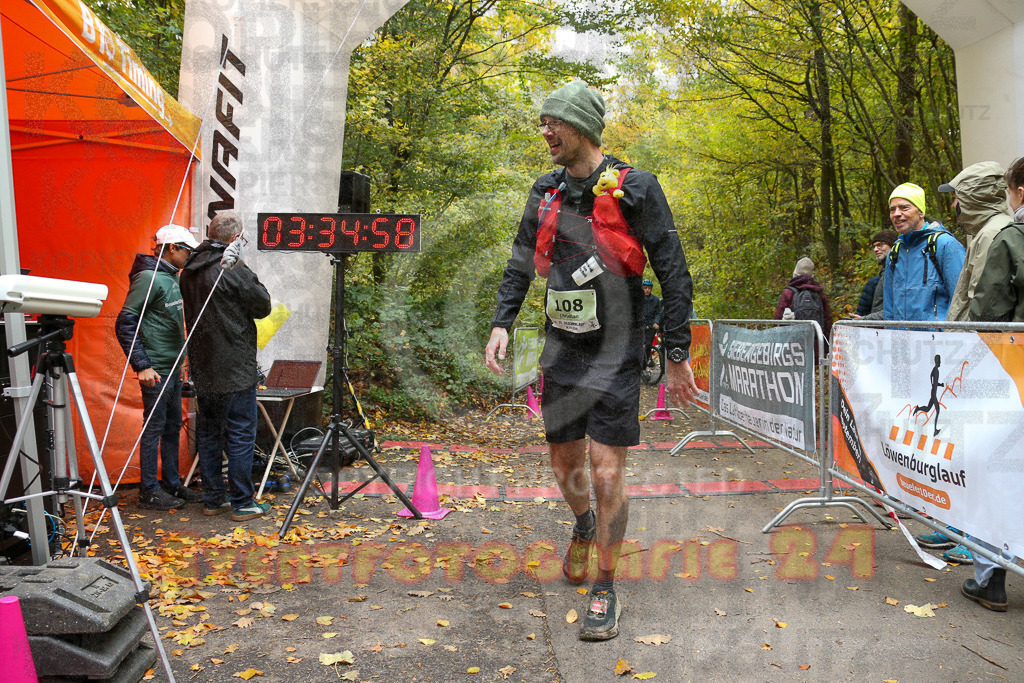 251026_1336_EX1_3756 | Sportfotografie im Rhein-Sieg Kreis, Köln, Bonn, NRW, Rheinland Pfalz, Hessen, etc. Unser Tätigkeitsfeld umfasst den Laufsport vom Volkslauf über den Marathon, Duathlon, Triathon bis zum Ultralauf wie Kölnpfad Ultra oder Schindertrail.