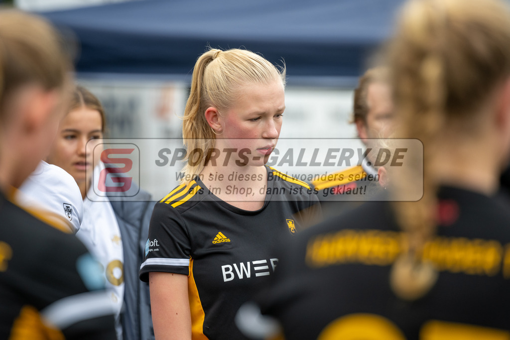 SFE_20231022_0060 | Deutsche Meisterschaft Weibliche U16 Finale Berliner HC - Harvestehuder THC am 22.10.2023 in Köln (Düsseldorfer Hockeyclub 1905 e.V.), Photo: Stephan Fehrmann 2023 (Sports-Gallery)