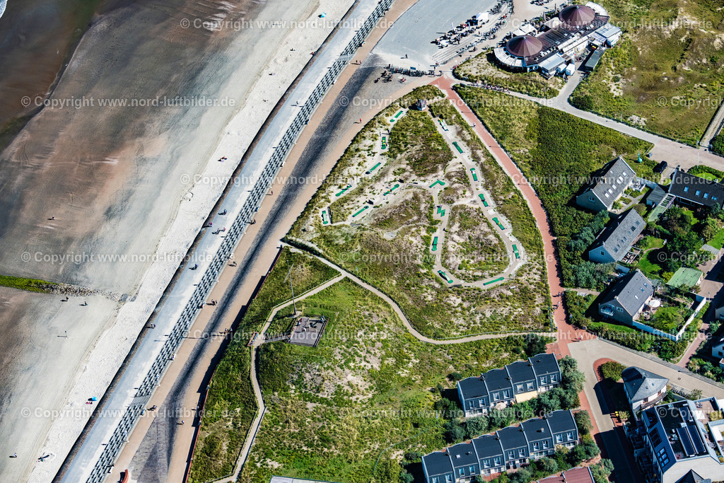 Norderney_Minigolf_Am_Januskopf_ELS_7001050923 | NORDERNEY 05.09.2023 Minigolfbahn am Nordstrand " Minigolf Januskopf " auf der Insel Norderney im Bundesland Niedersachsen, Deutschlandd. // Mini golf course on the northern beach "Minigolf Januskopf" on the island of Norderney in the state Lower Saxony, Germanyy. Foto: Martin Elsen