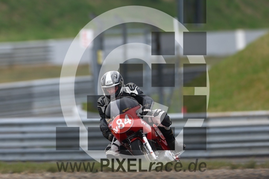 0v84-20250413_04866 | Schöne Erinnerungen an spannende Momente - das festzuhalten ist unser Job. PIXELrace.de ist seit 2003 auf den Rennstrecken Europas unterwegs um die Action draußen beim Fahren und die wunderbare Stimmung imm Fahrerlager für euch einzufangen.