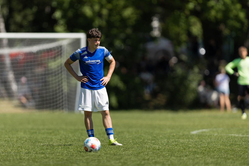 Fußball I Männer I 40. Pfingscup Hollage I 13295 | realhellocedii - Realisiert mit Pictrs.com