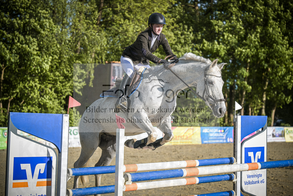 DOS_3737 | Entdecke hochwertige Reitturnierfotos von Foto Oger. Professionell, emotional und authentisch – jetzt Lieblingsmomente im Shop bestellen.Deutschlandweite Turnierfotografie. - Realisiert mit Pictrs.com
