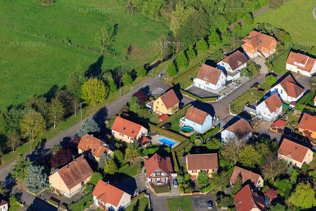 Vue aérienne: Rue des Sarments x Rue Heuwiese Altenstadt à le quartier Altenstadt in Wissembourg dans le département Bas Rhin, France – .Photo: IMG_099277.jpg prise le 30/04/2017 par Werner Riehm/FLY-FOTO.eu – Résolution de l'original: 5472 x 3648 px