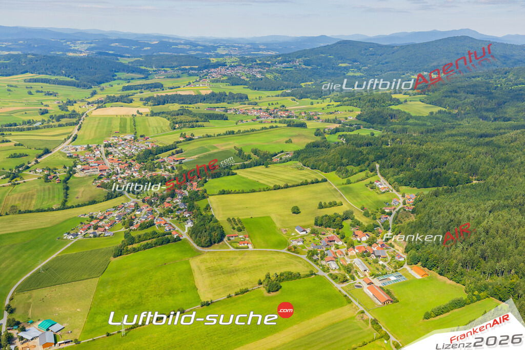 Luftaufnahme der Stadt Eppenschlag - Die Luftaufnahme wurde 2025 vom UL-Flugzeug heraus erstellt ( keine Drohne ) - Hochauflösende Luftaufnahme - für professionelle Ausdrucke geeignet. Die Geschenkidee !Mit Lizenz und Bildrechte bestellbar