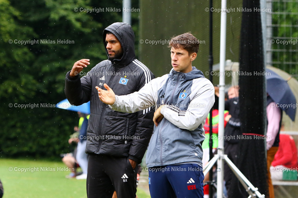 NH_SVEichede_HamburgerSVU21_Testspiel_30062024 | Loic Fave (Trainer, Hamburger SV U21) und sein Co-Trainer Richard Krohn.Fußball I Herren I Testspiel I Saison 2024-2025 I SV Eichede - Hamburger SV U21 I 30.06.2024 I Waldstadion Lütjensee