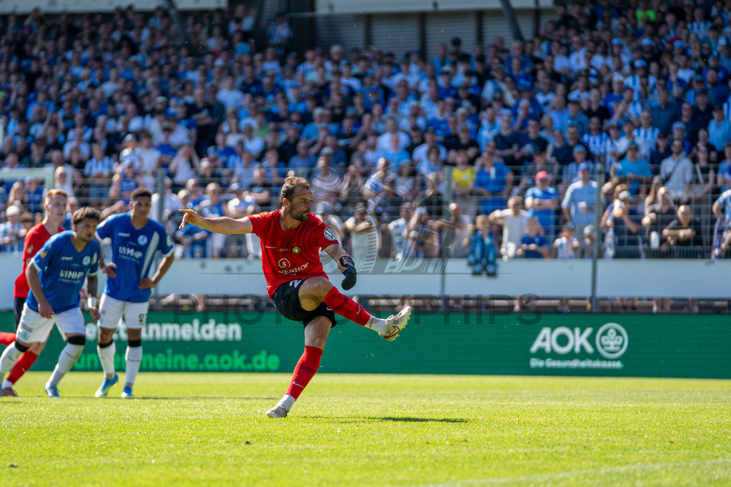 Stuttgarter Kickers vs. SG Sonnenhof Großaspach, Fussball, WFV-Pokal, Finale, 23.05.2026 | Fabian Eisele (SG Sonnenhof Großaspach, #23) tritt zum Elfmeter an und verwandelt ihn zum 0:2,Stuttgarter Kickers vs. SG Sonnenhof Großaspach, Fussball, WFV-Pokal, Finale, 23.05.2026