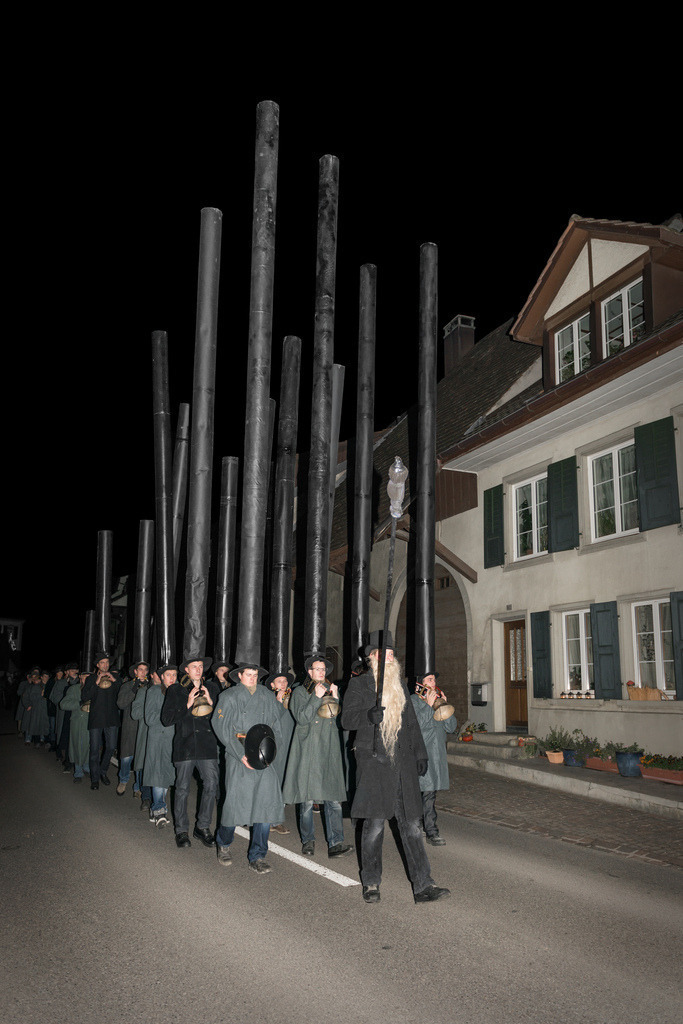 Ziefner Nünichlingler | beim ehemalignen "Bottehuus" im mittleren Teil vom Dorf. - Realisiert mit Pictrs.com