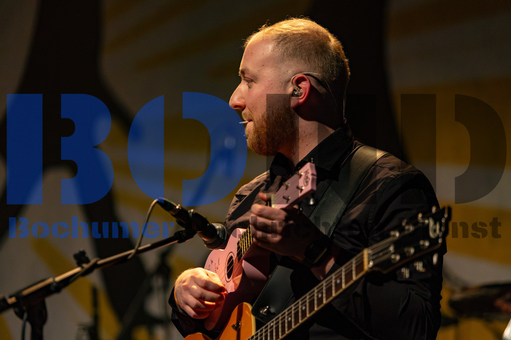 SES_GBAZEC20241227-47 | bond - Realisiert mit Pictrs.com