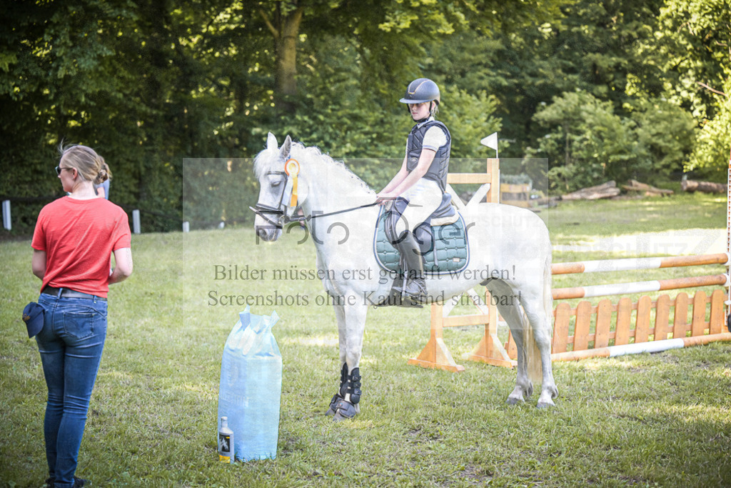DOS_0721 | Entdecke hochwertige Reitturnierfotos von Foto Oger. Professionell, emotional und authentisch – jetzt Lieblingsmomente im Shop bestellen.Deutschlandweite Turnierfotografie. - Realisiert mit Pictrs.com