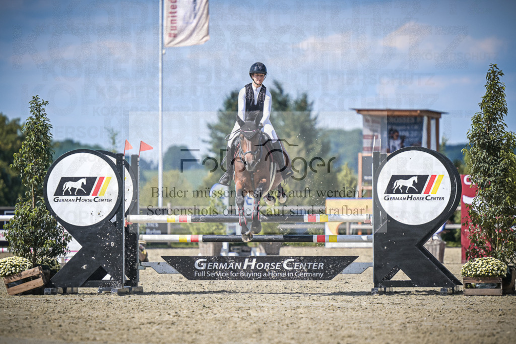 DOS_1726 | Entdecke hochwertige Reitturnierfotos von Foto Oger. Professionell, emotional und authentisch – jetzt Lieblingsmomente im Shop bestellen.Deutschlandweite Turnierfotografie. - Realisiert mit Pictrs.com