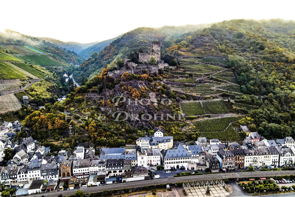 Burg Gutenfels-1286 | Burg Gutenfels in Kaub ist das Wahrzeichen der kleinen Stadt neben der berühmten Zollburg Pfalzgrafenstein, die auf einer kleinen Insel im Rhein, vor Kaub liegt. - Realisiert mit Pictrs.com