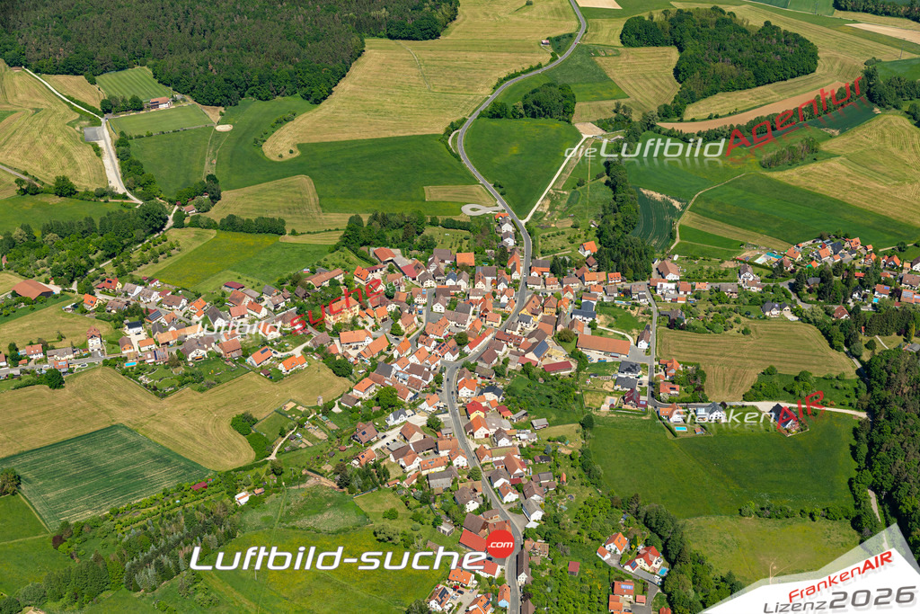 Die Luftbildaufnahme Ermreuth - Neunkirchen am Brand wurde 2020 mittels Flugzeug (keine Drohne) erstellt. Perfekte Schärfe und Druck- Ergebnisse- Garantiert!