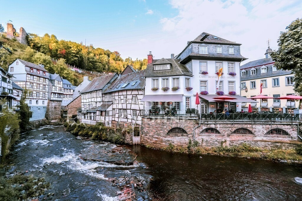 Monschau-0133 | Monschau liegt in der Eifel und ist für seine pitoresken Fachwerkhäusr bekannt. - Realisiert mit Pictrs.com