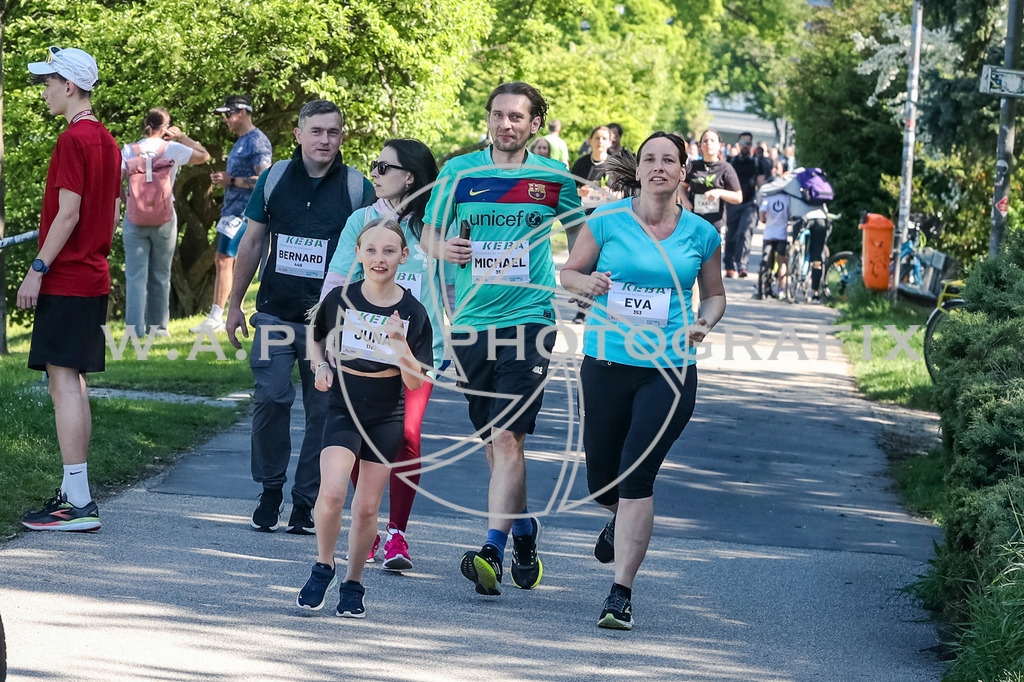 ..... | LINZ,AUSTRIA,27.April 25, Int. 3 Brückenlauf Linz  , Image shows: Photo: WAPICS / Manuel Binder