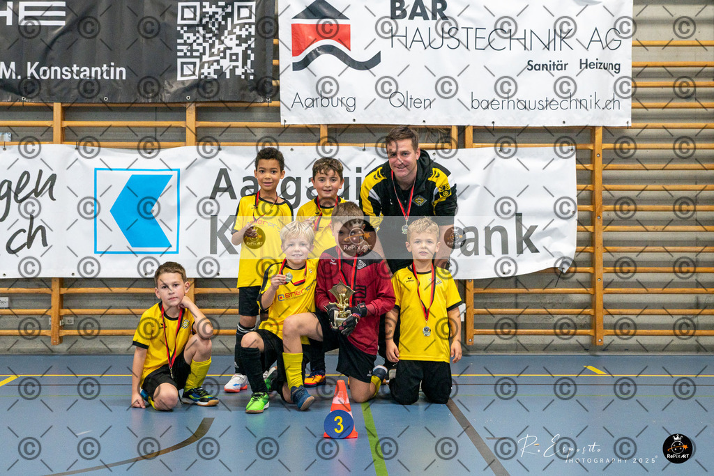 20251123_FCR-Hallenturnier-F3_3_018-8 | Sport und Naturfotografie von Roberto Esposito zeigt echte Momente Bewegung und die Schönheit der Natur. Ausdrucksstarke Bilder schaffen Emotionen.