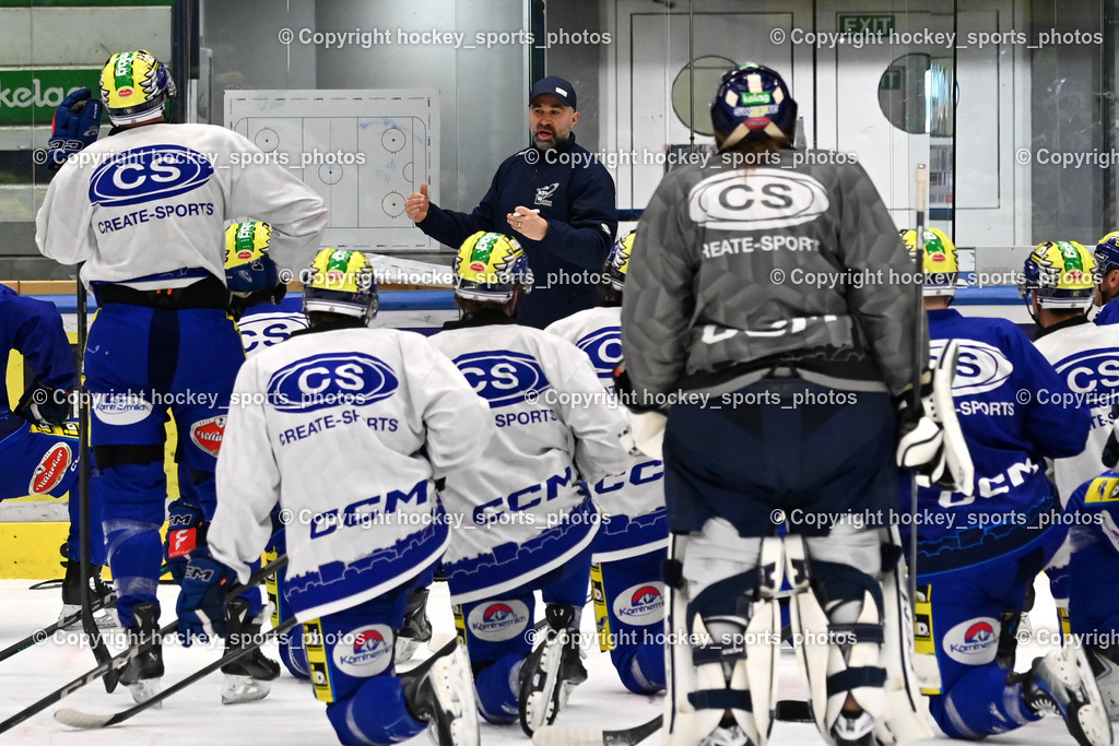 Eistrainig EC VSV mit Headcoach Pierre Allard | Eistraining EC VSV mit Headcoach Pierre Allard, 1.Eistraining EC VSV mit Headcoach Pierre Allard am 02.12.2025 in Villach (Stadthalle Villach), Austria, (Photo by Bernd Stefan)