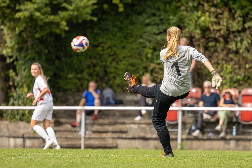 Fußball I FRAUEN I Saison 2025-2026 I Freundschaftsspiel I SGM Alfdorf-Mögglingen - 1FC Heidenheim 1846 I_250817_7468 | Fotopresso – Sportfotografie in Heidenheim & Umgebung. Professionelle Sportfotografie für unvergessliche Momente. Dynamische Action-Shots, emotionale Szenen & hochwertige Bilder. - Realisiert mit Pictrs.com