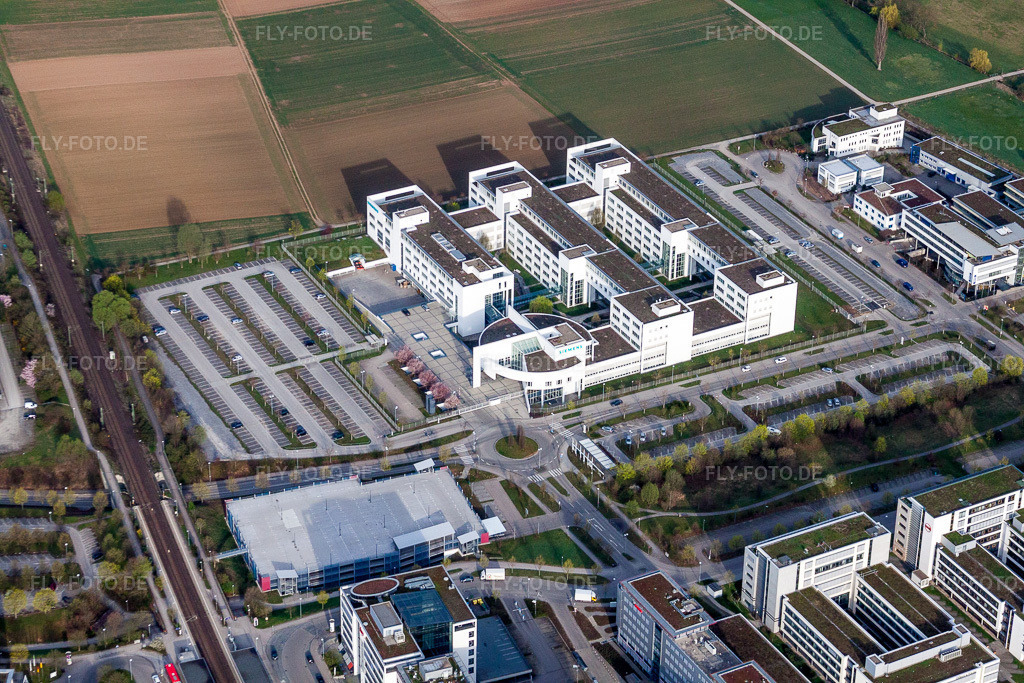 Luftbild: Verwaltungsgebäude des Unternehmens der Siemens AG in Weilimdorf im Ortsteil Weilimdorf in Stuttgart im Bundesland Baden-Württemberg in Deutschland. Foto: IMG_39220.jpg vom 03.04.2011 durch Werner Riehm/FLY-FOTO.de