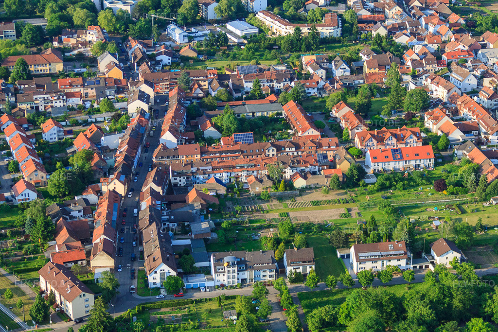 Luftbild: Tiroler Straße im Ortsteil Aue im Ortsteil Durlach in Karlsruhe im Bundesland Baden-Württemberg in Deutschland. Foto: IMG_27424.jpg vom 23.05.2010 durch Werner Riehm/FLY-FOTO.de