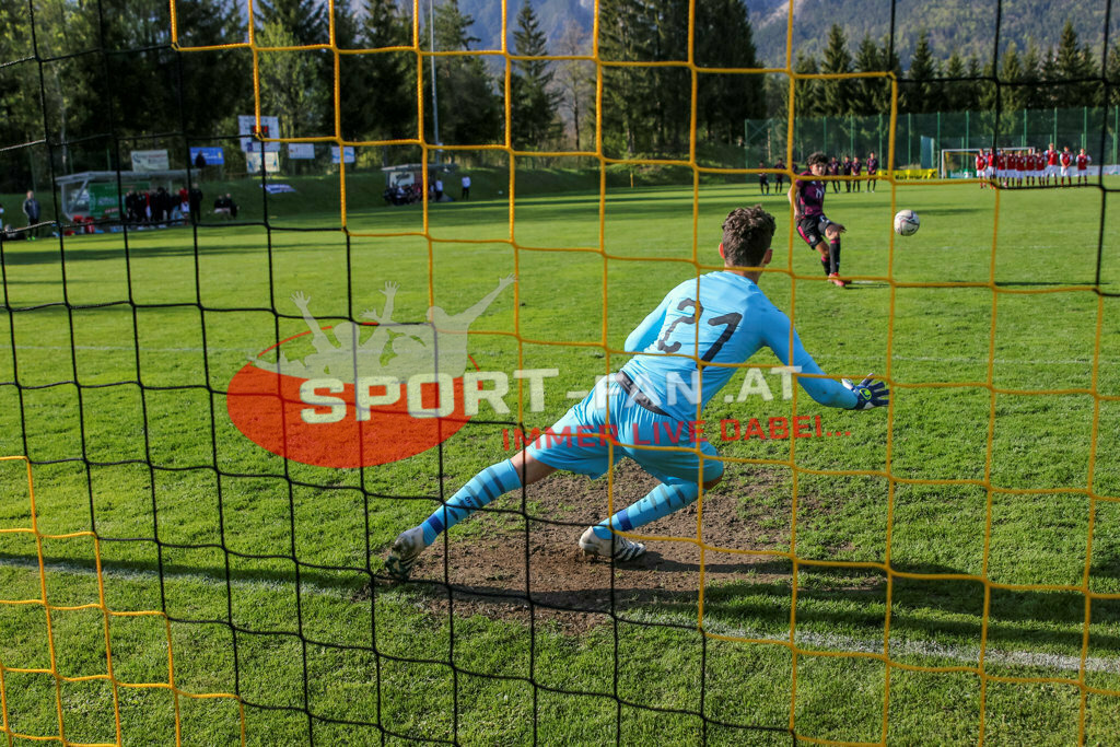 AUSTRIA U15 - MEXICO U15 | James Artega (Mexico #19) CHRISTIAN ZAWIESCHITZKY (Austria #21) ; AUSTRIA U15 - MEXICO U15 am 29.04.2022 in Arnoldstein
(Sportplatz), AUSTRIA, (Photo by Ernst Krawagner sport-fan.at) - Realisiert mit Pictrs.com
