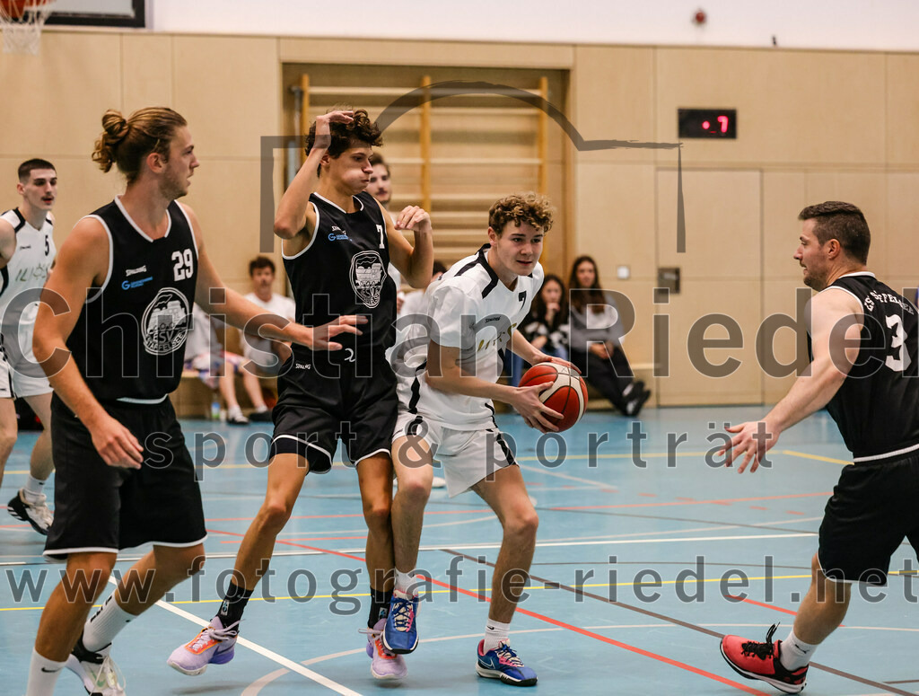 2023-10-08_049_TSV_Vaterstetten_gegen_ESV_Staffelsee | Vaterstetten, Deutschland, 08.10.2023:
Basketball, Bayernliga Herren Süd 2023 / 2024, 3. Spieltag, TSV Vaterstetten gegen ESV Staffelsee, Endergebnis: 62:90

Foto: Christian Riedel / fotografie-riedel.net