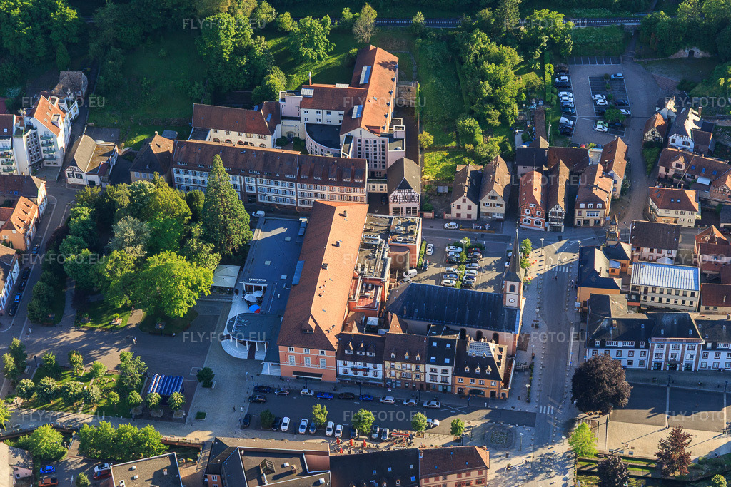 Vue aérienne: Casino Barrière Niederbronn-les-Bains à Niederbronn-les-Bains dans le département Bas Rhin, France – .Photo: IMG_115409.jpg prise le 16/06/2019 par Werner Riehm/FLY-FOTO.eu – Résolution de l'original: 5453 x 3636 px – Casino Barrière Niederbronn-les-Bains : Jeux, spectacles, bars et restaurants | Casino Barrière