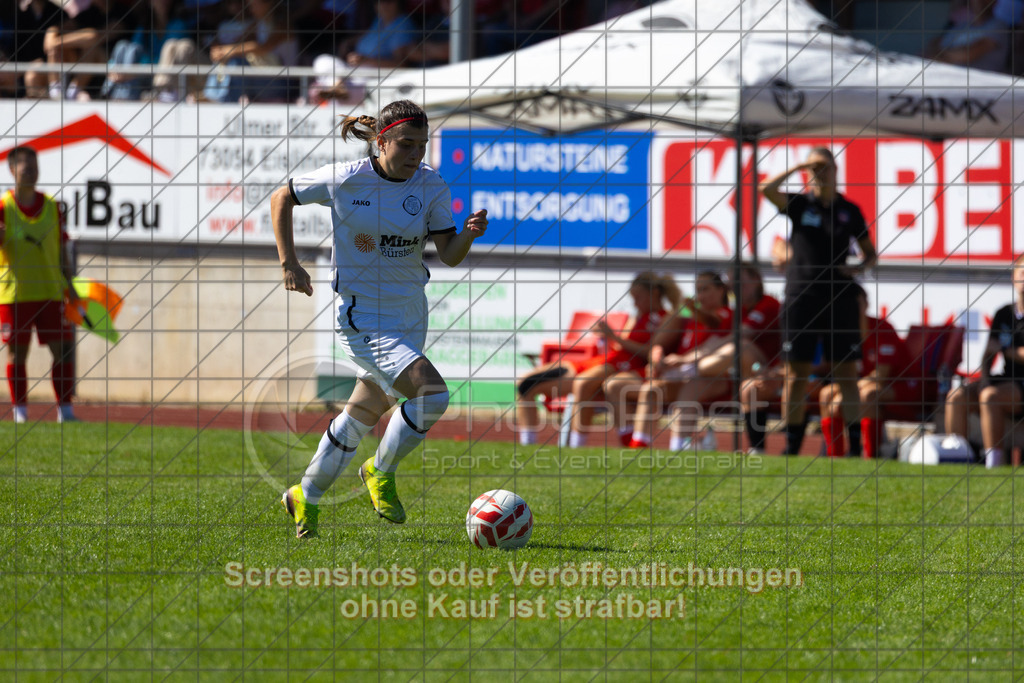 20260906_120639_0109_(c)_by_PhotoPeet | #,1.FC Donzdorf (weiß) vs. 1.FC Heidenheim 1846 (rot), Fußball, Frauen-Verbandspokal Gruppe 2, 2. Runde, Saison 2026/2027, Rasenplatz Lautertal Stadion, Süßener Straße 16, 73072 Donzdorf, 06.09.2026 - 11:00 Uhr,Foto: PhotoPeet / Sport- &amp; Eventfotografie / Peter Harich