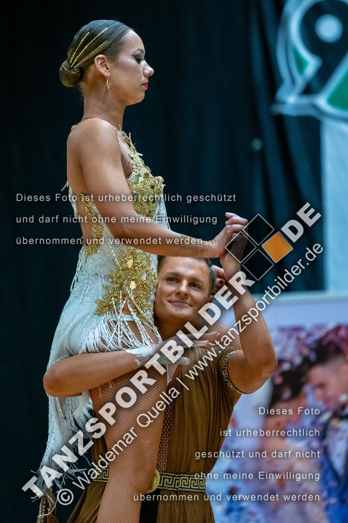 20250222-10674 | Hier finden Sie Tanz Bilder vom Latein und Standard Formationen tanzen. Sportbilder vom Tanzsport. Schöne Fotos und von Weltmeisterschaft, Europameisterschaft, Bundesliga, Regionalliga, Oberliga und Landesliga sowie von GOC Stuttgart, DanceComp, WM Bremen