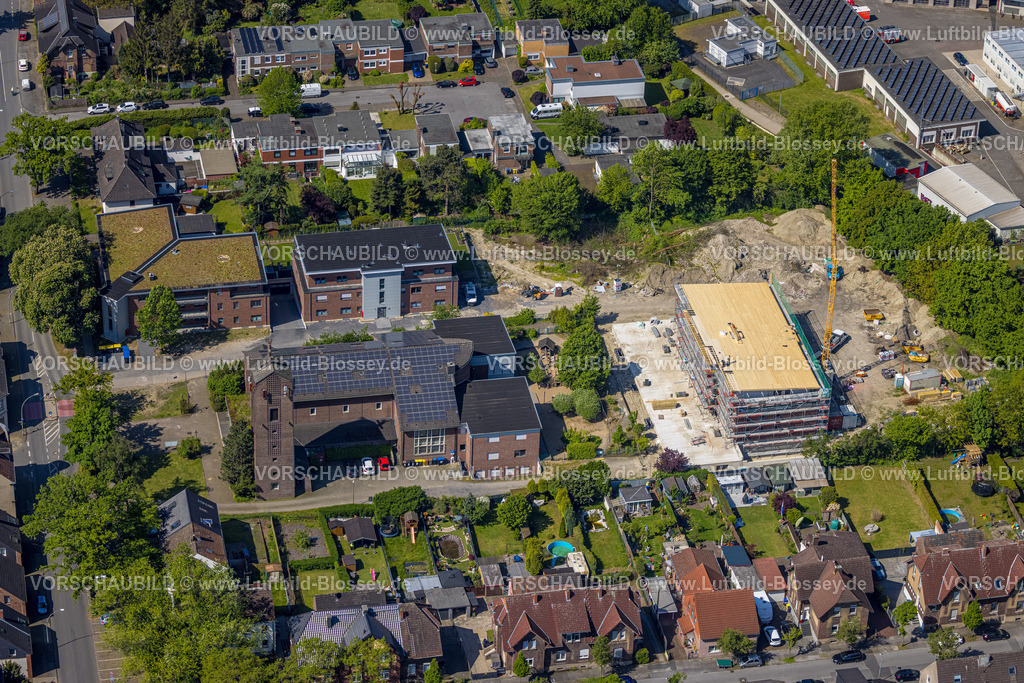 Bottrop230509556 | Luftbild, Kirchengemeinde St. Elisabeth und Heilig Kreuz mit Solardach, Baustelle mit Neubau, KIndergarten St. Elisabeth und Alfred Delp Heim, Nord-Ost, Bottrop, Ruhrgebiet, Nordrhein-Westfalen, Deutschland
