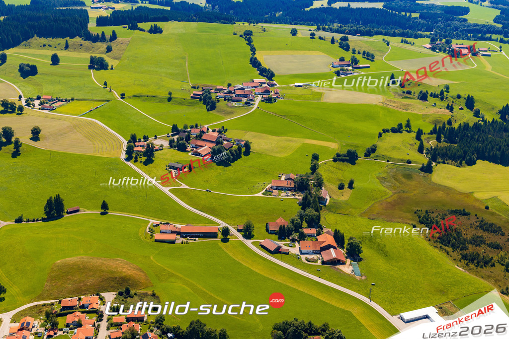 Schrägluftbild  Linden  Wildsteig - Das Luftbild wurde 2025 vom UL-Flugzeug heraus erstellt ( keine Drohne ) - Hochauflösende Luftaufnahme -Nicht vergleichbar mit Google Maps oder Satelittenbilder- Die Geschenkidee !Mit Lizenz und Bildrechte bestellbar