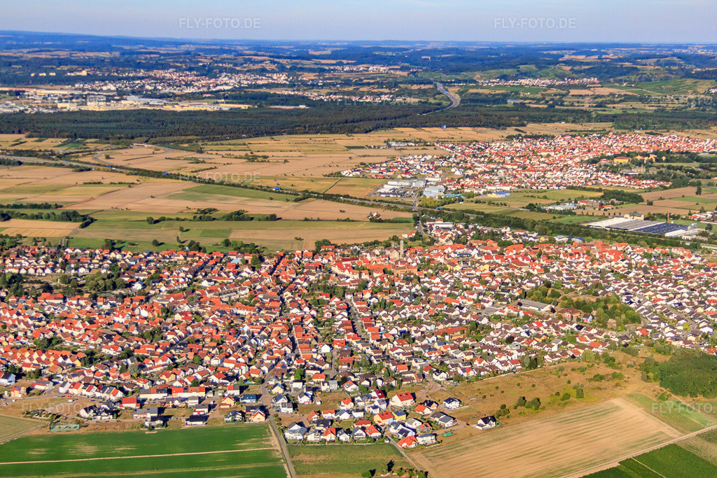 Luftbild: Ortsansicht von Westen im Ortsteil Sankt Leon in St. Leon-Rot im Bundesland Baden-Württemberg in Deutschland. Foto: IMG_51849.jpg vom 18.08.2012 durch Werner Riehm/FLY-FOTO.deAuflösung des Originals: 4752 x 3168 px