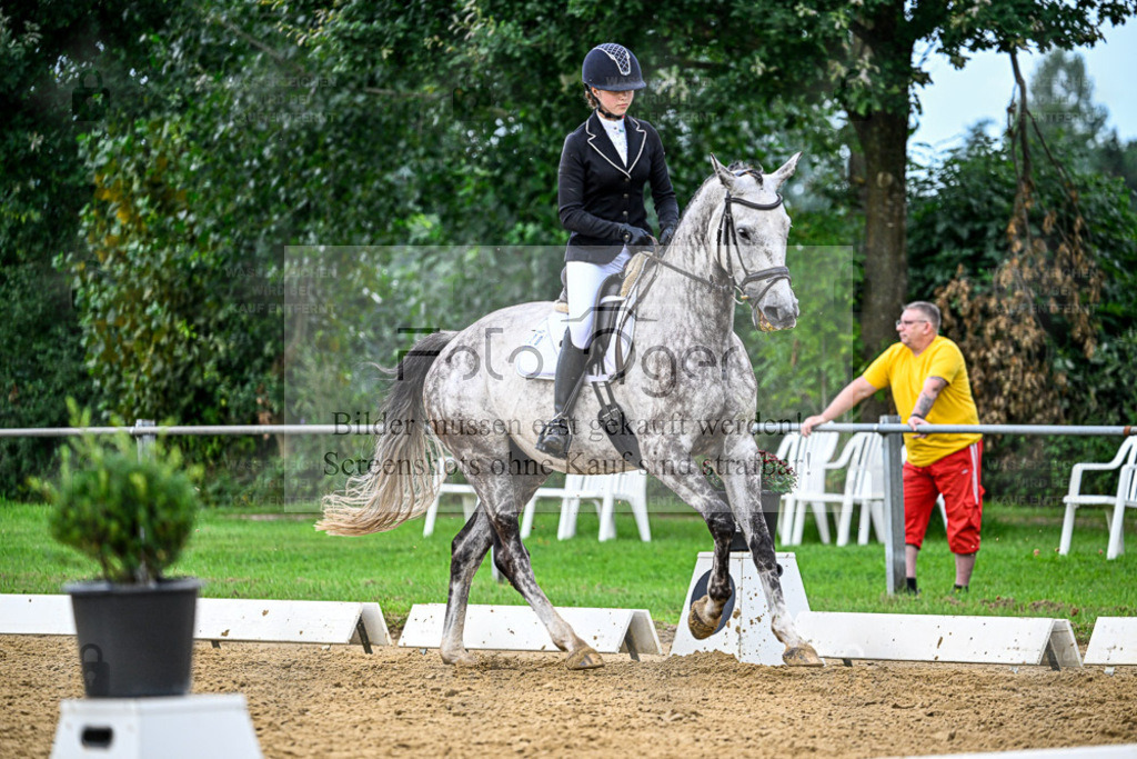 Reitturnier Hasbergen | Entdecke hochwertige Reitturnierfotos von Foto Oger. Professionell, emotional und authentisch – jetzt Lieblingsmomente im Shop bestellen. - Realisiert mit Pictrs.com