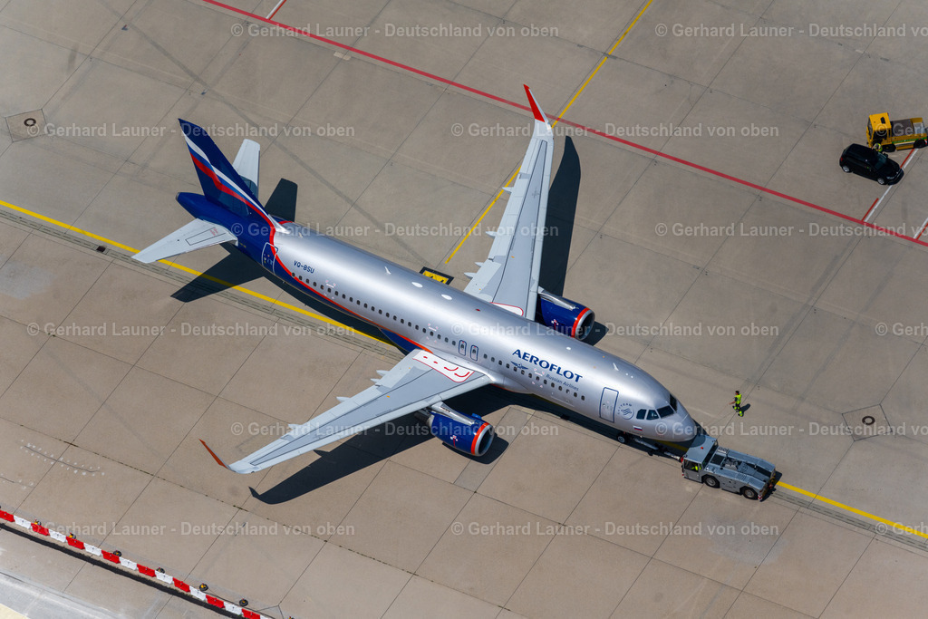 4046333 | FILDERSTADT 19.07.2021 Passagierflugzeug Airbus A320-200 der russischen Fluggesellschaft AEROFLOT mit der Kennung VQ-BSU beim Rollen auf dem Rollfeld und Vorfeld des Flughafen in Filderstadt im Bundesland Baden-Württemberg, Deutschland. Weiterführende Informationen bei: Aeroflot - Russian Airlines,  Flughafen Stuttgart GmbH. // Passenger aircraft Airbus A320-200 of the Russian airline AEROFLOT with the registration VQ-BSU taxiing on the tarmac and apron of the airport in Filderstadt in the state Baden-Wuerttemberg, Germany. Further information at: Aeroflot - Russian Airlines,  Flughafen Stuttgart GmbH. Foto: Gerhard Launer