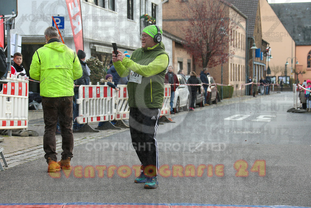 221127_1158_EX1_1851 | Sportfotografie im Rhein-Sieg Kreis, Köln, Bonn, NRW, Rheinland Pfalz, Hessen, etc. Unser Tätigkeitsfeld umfasst den Laufsport vom Volkslauf über den Marathon, Duathlon, Triathon bis zum Ultralauf wie Kölnpfad Ultra oder Schindertrail.