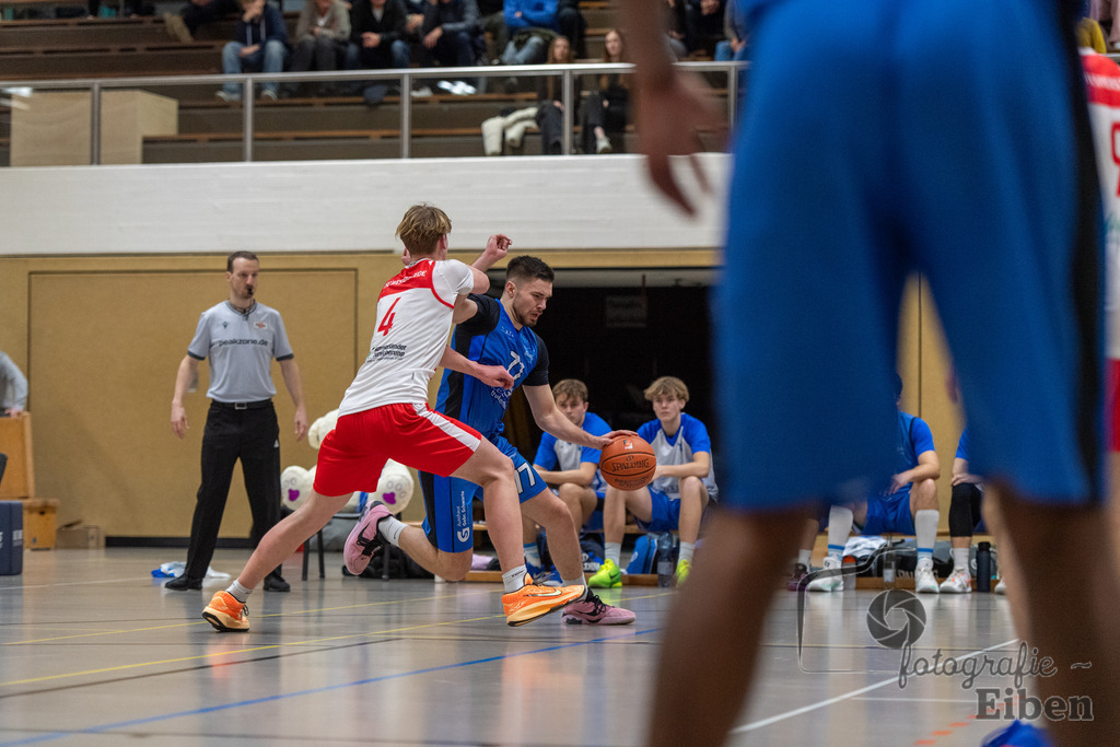 TSG Westerstede-Fortuna Logabirum | Basketball 2. Regionalliga; TSG Westerstede 2 (weiß)- Fortuna Logabirum (blau) am 12.12.2025 in Westerstede (Hössensportzentrum), Photo: Philip Eiben 2025 - Realisiert mit Pictrs.com
