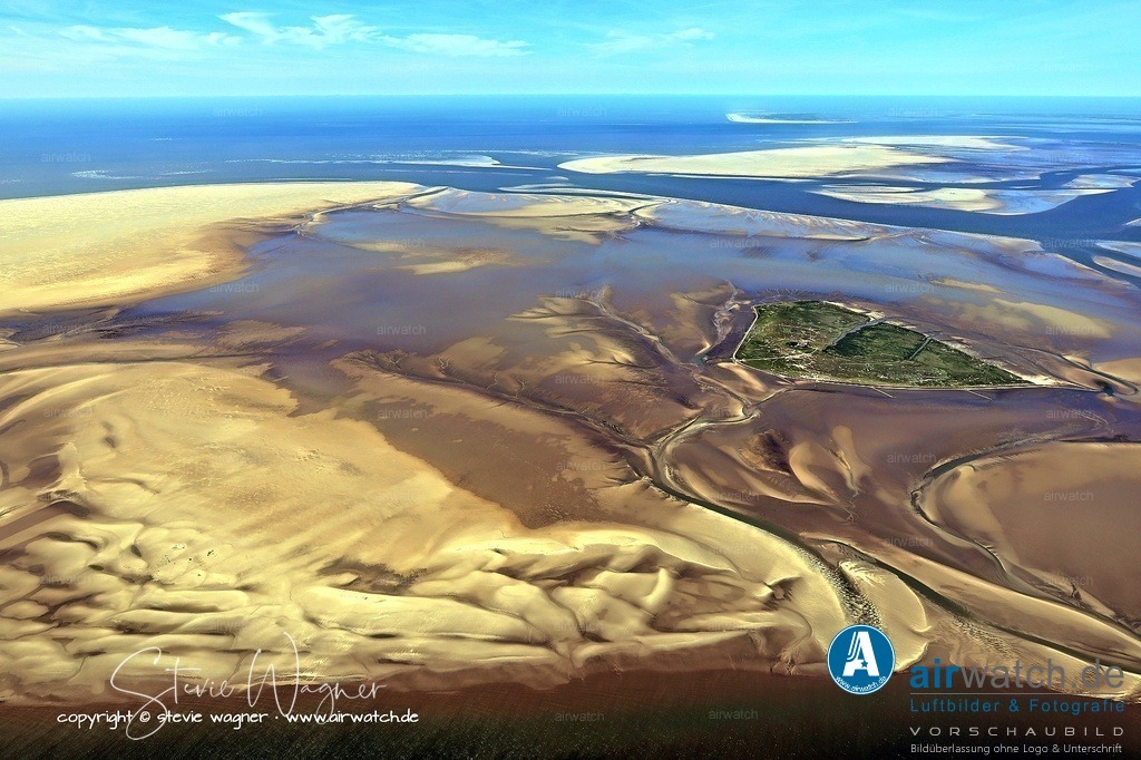 Halligen-Inseln-Weltnaturerbe-Wattenmeer-Mai-23-airwatch-wagner-240A3154 | Entdecken Sie atemberaubende Luftbilder und Fotografien auf airwatch.de - Tauchen Sie ein in eine Welt voller faszinierender Aufnahmen aus der Vogelperspektive.