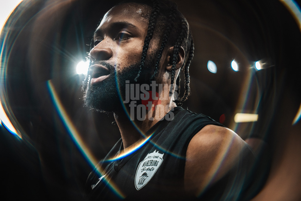 Basketball | Männer | Saison 2024/2025 | easyCredit Basketball Bundesliga | 18. Spieltag | Veolia Towers Hamburg vs. FIT/One Würzburg Baskets | 26.01.2025 | Bazoumana Kone (#2, FIT/One Würzburg Baskets)