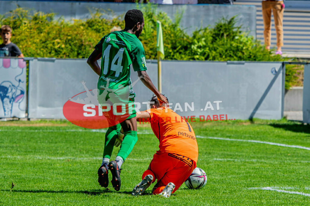 ASV Klagenfurt - Donau Klagenfurt | Boyo Jarjue (SV Donau Klagenfurt #14) Vladimir Kajkut (ASV Klagenfurt #1) ; ASV Klagenfurt - Donau Klagenfurt am 31.07.2022 in Klagenfurt
(ASV Platz Annabichl), AUSTRIA, (Photo by Ernst Krawagner sport-fan.at) - Realisiert mit Pictrs.com
